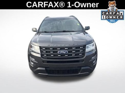 Used 2017 Ford Explorer XLT w/ Equipment Group 202A AWD/4WD image 2