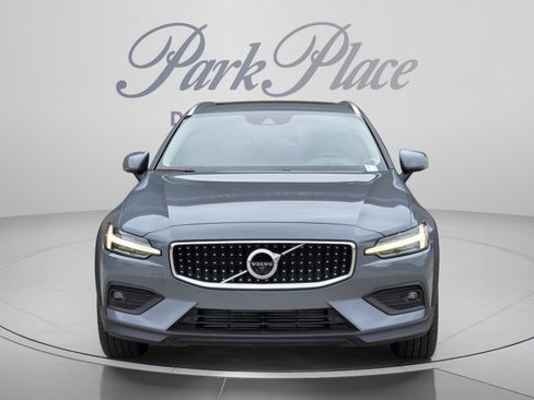 Used 2022 Volvo V60 T5 Cross Country w/ Advanced Package AWD/4WD image 9
