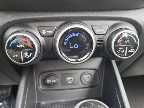 Used 2020 Hyundai Venue SEL FWD image 20