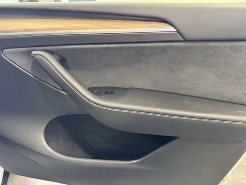 Used 2025 Tesla Model Y Long Range AWD/4WD image 7