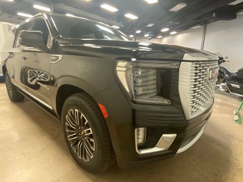 Used 2021 GMC Yukon XL Denali w/ Denali Premium Package AWD/4WD image 6