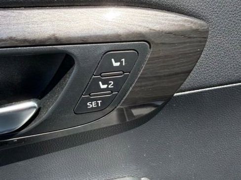Used 2021 Toyota Highlander Limited AWD/4WD image 14