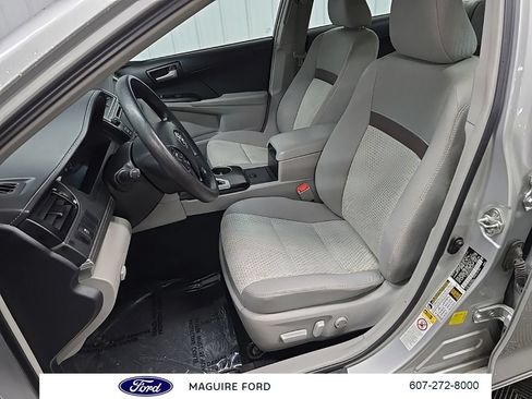 Used 2014 Toyota Camry LE FWD image 32