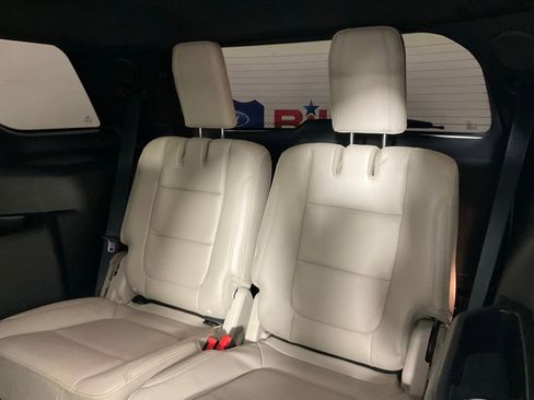 Used 2018 Ford Explorer Limited w/ Equipment Group 301A FWD image 17