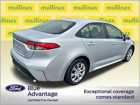 Used 2025 Toyota Corolla LE FWD image 3