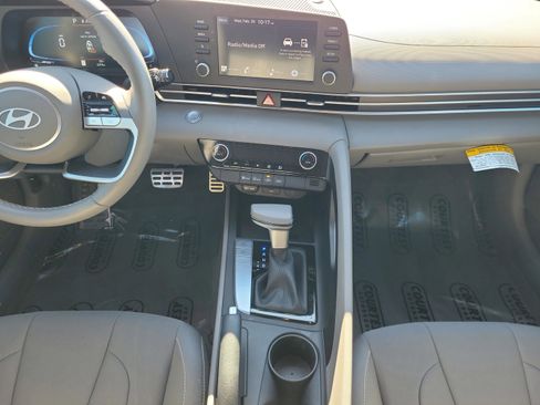 Used 2025 Hyundai Elantra Sport image 16