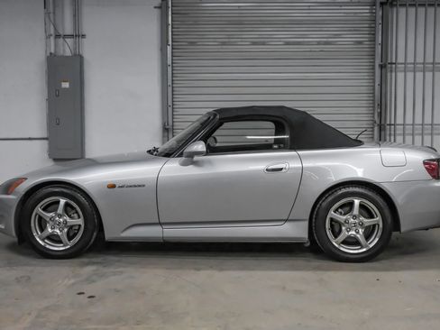 Used 2003 Honda S2000 image 11