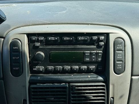 Used 2005 Ford Explorer XLT AWD/4WD image 14
