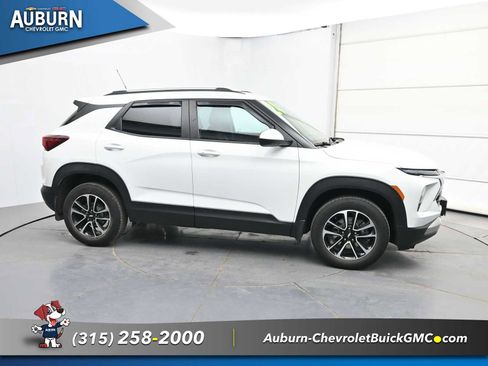 Used 2024 Chevrolet TrailBlazer LT AWD/4WD image 9