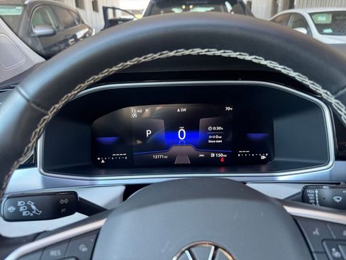 Used 2025 Volkswagen Taos SE image 40