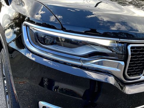 Used 2022 Jeep Wagoneer Series III w/ Flexible Seating Group image 27