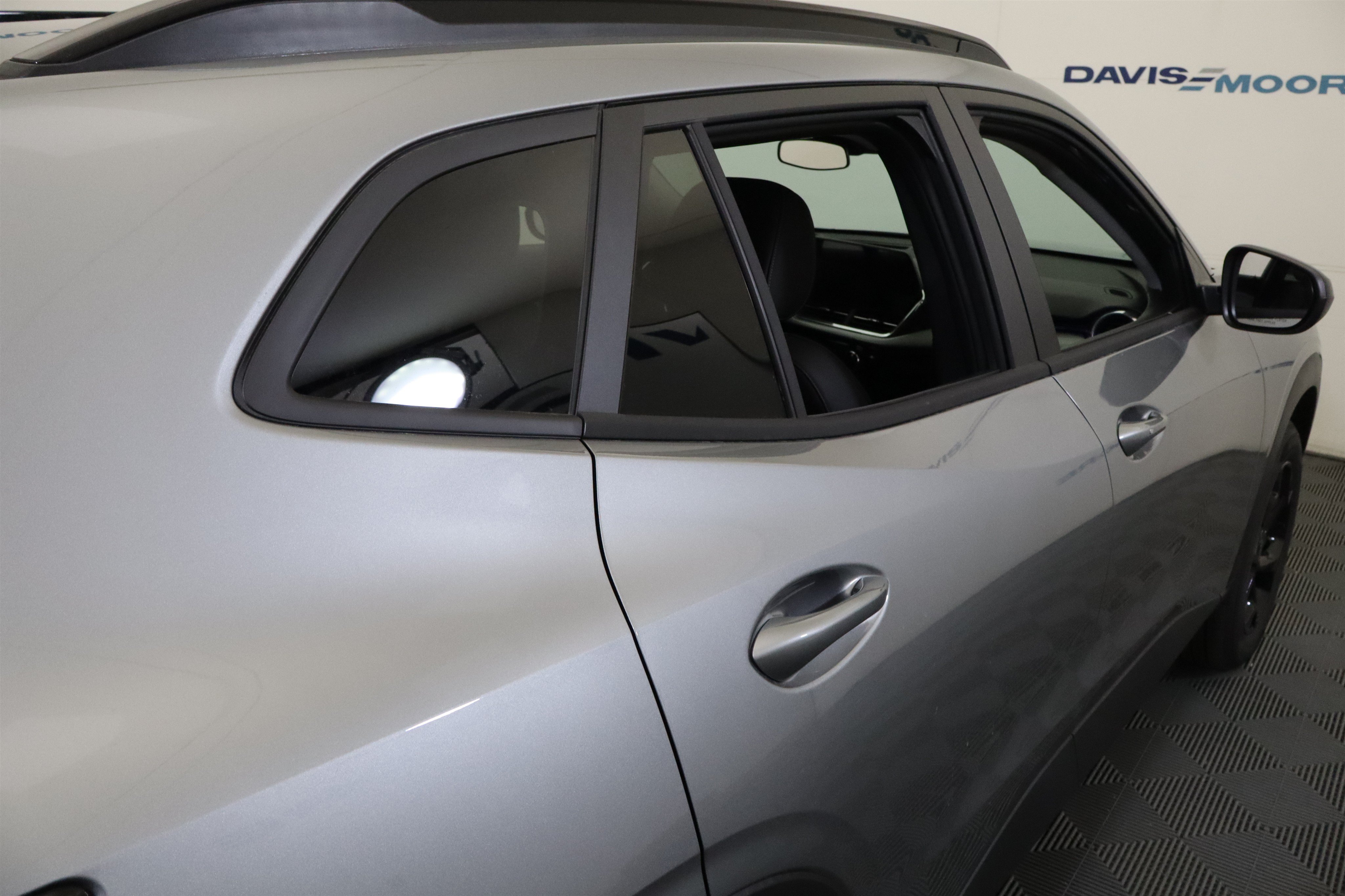 New 2026 Chevrolet Trax LT w/ Midnight Edition FWD image 7