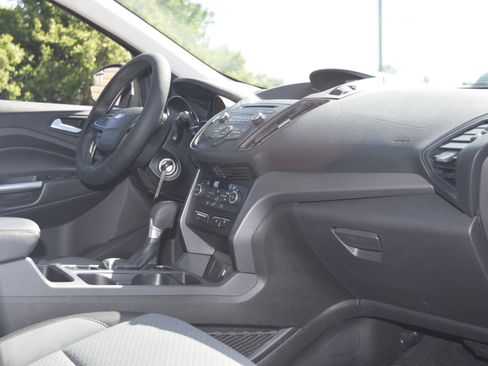 Used 2017 Ford Escape SE FWD image 9