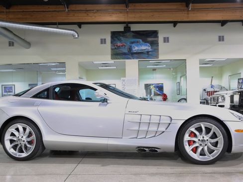 Used 2006 Mercedes-Benz SLR image 3