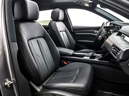 Used 2022 Audi e-tron Premium w/ Convenience Plus Package image 8