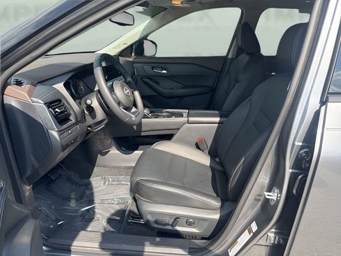 Used 2023 Nissan Rogue SL w/ SL Premium Package image 9