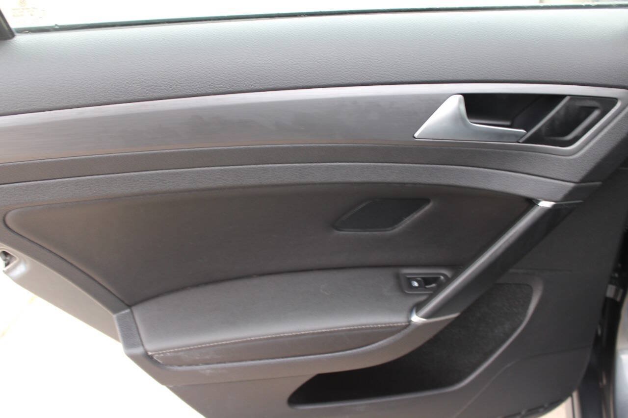 Used 2021 Volkswagen Golf 4-Door FWD image 15