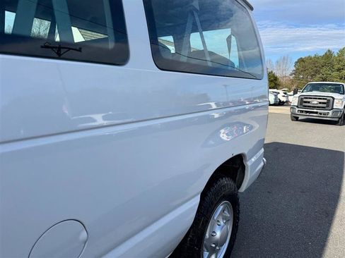 Used 2009 Ford E-350 and Econoline 350 Super Duty Wagon image 13