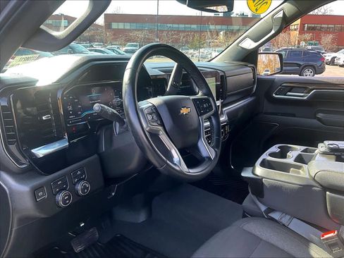 Used 2024 Chevrolet Silverado 1500 LT image 8