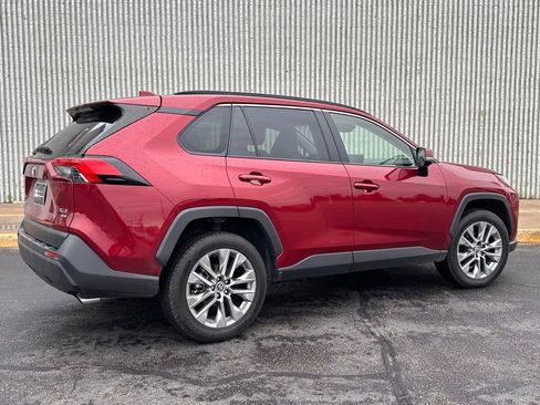 Used 2021 Toyota RAV4 XLE Premium AWD/4WD image 5
