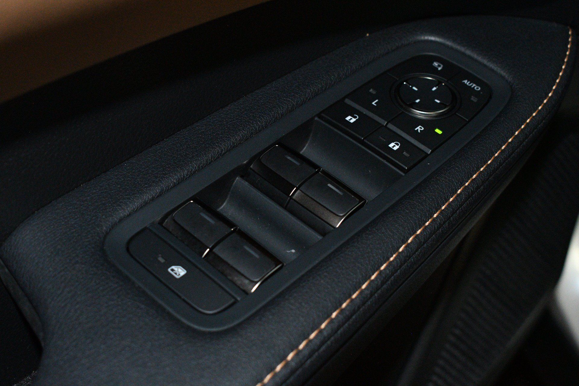 Used 2025 Lexus RX 350 Premium w/ Convenience Package FWD image 40