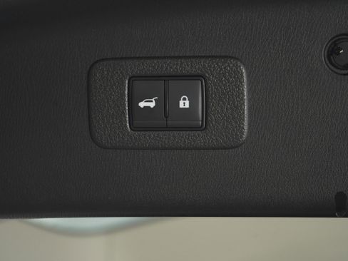 Used 2024 Nissan Armada SL image 11