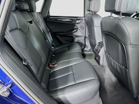 Certified 2025 Porsche Macan AWD/4WD image 29