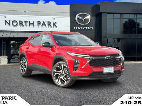 Used 2026 Chevrolet Trax RS FWD image 1