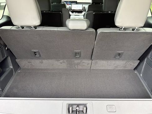 New 2026 Ford Expedition Active RWD image 9