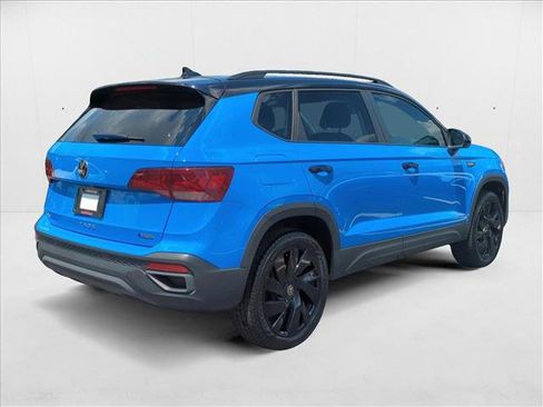 New 2025 Volkswagen Taos SE image 9