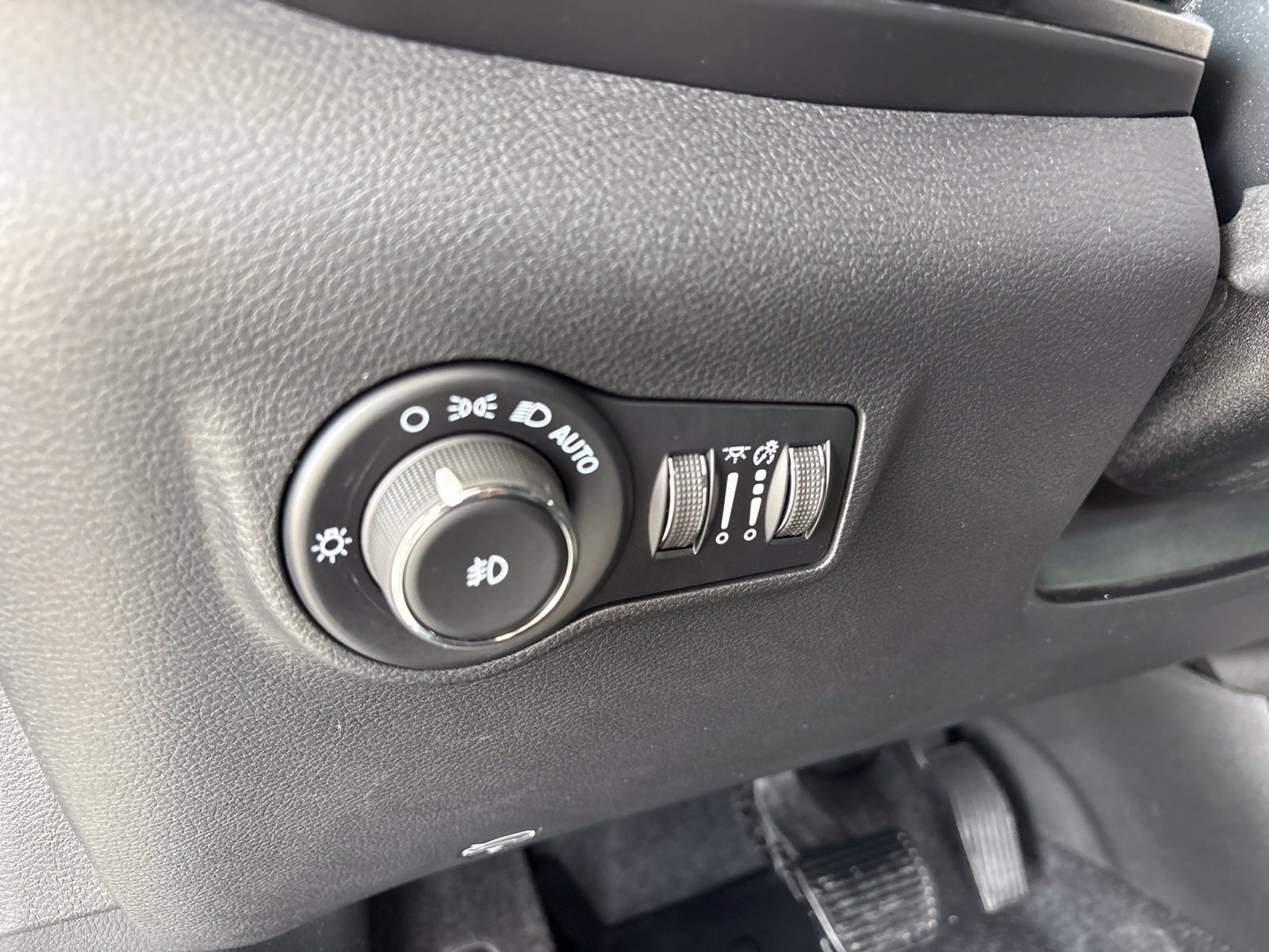 New 2026 Jeep Compass Latitude AWD/4WD image 12