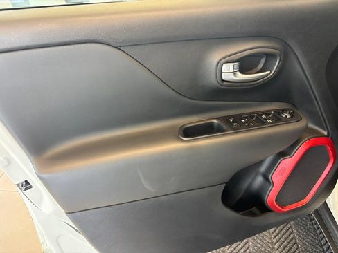 Used 2022 Jeep Renegade Trailhawk AWD/4WD image 13