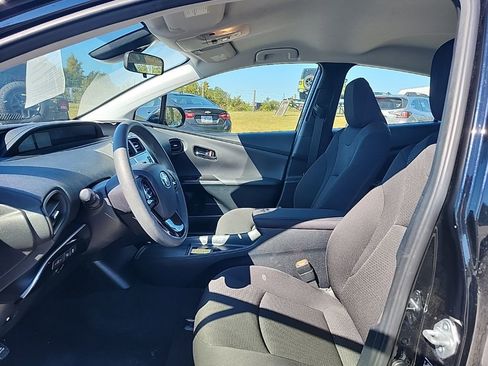 Used 2020 Toyota Prius LE AWD/4WD image 16