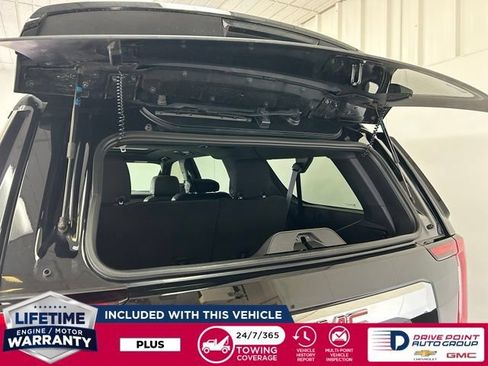 Used 2023 GMC Yukon XL SLT w/ SLT Premium Package AWD/4WD image 9