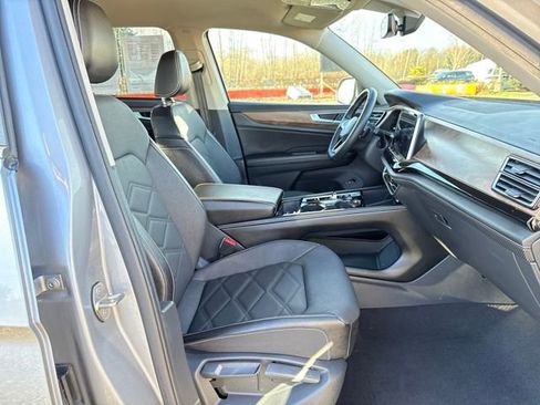 Used 2024 Volkswagen Atlas SE image 9