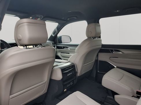 New 2026 Jeep Grand Wagoneer L 2WD image 18