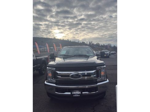 Used 2017 Ford F250 XLT w/ Camper Package image 2