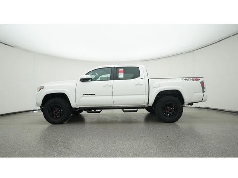 Used 2022 Toyota Tacoma TRD Sport w/ Technology Package AWD/4WD image 23