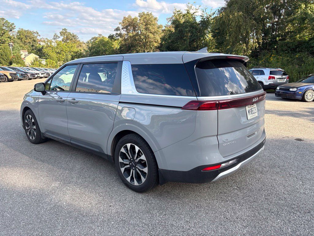 Certified 2024 Kia Carnival EX FWD image 5