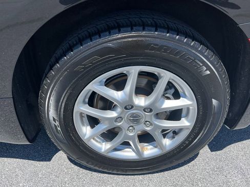 Used 2023 Chrysler Pacifica Touring-L FWD image 19