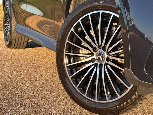 Used 2023 Mercedes-Benz GLC 300 4MATIC image 2