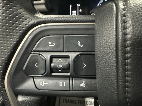 Used 2025 Toyota 4Runner SR5 AWD/4WD image 18