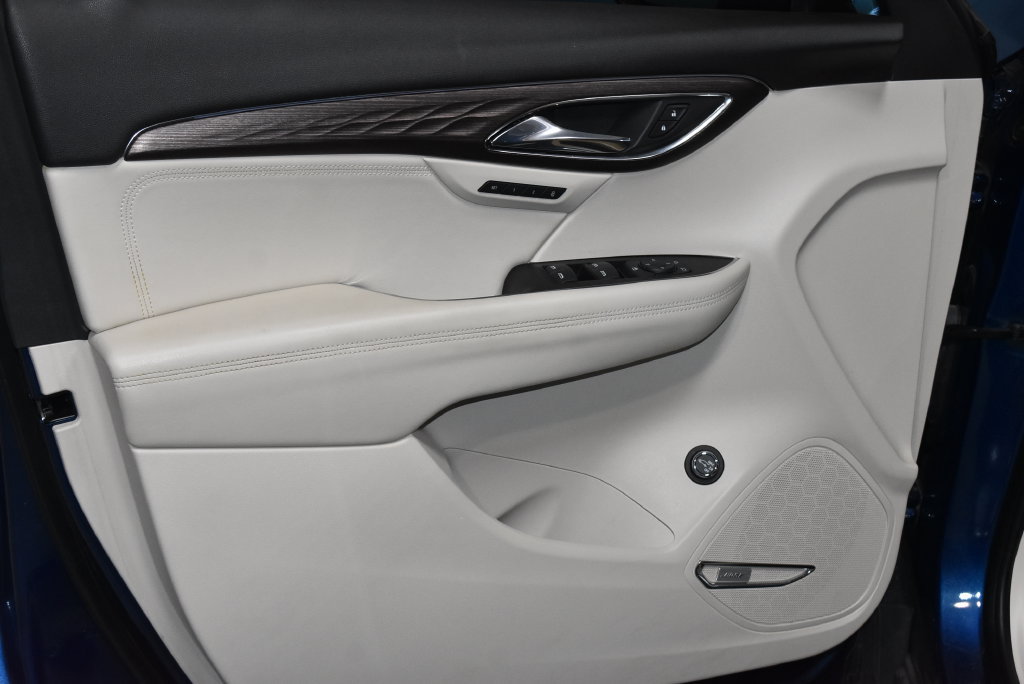 Used 2023 Buick Envision Avenir FWD image 4
