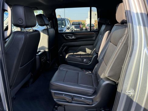 Used 2023 Chevrolet Suburban High Country image 25