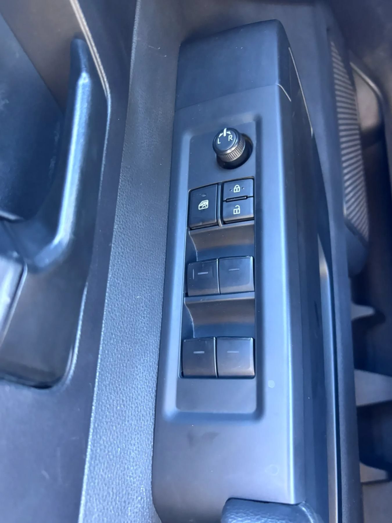 Used 2025 Toyota Tundra SR AWD/4WD image 9