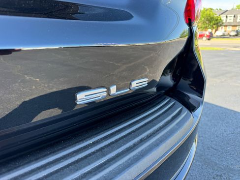 Used 2022 GMC Yukon SLE image 8