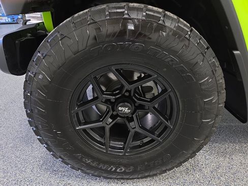 Used 2021 Jeep Gladiator Overland w/ Uconnect 4C Nav & Sound Group AWD/4WD image 40