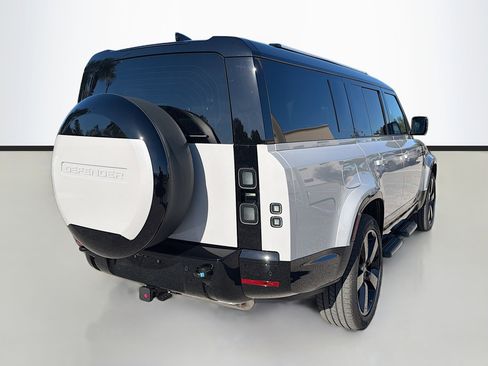 New 2026 Land Rover Defender 130 X-Dynamic SE image 5