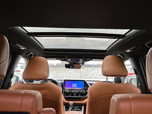 Used 2023 Toyota Highlander Platinum image 8