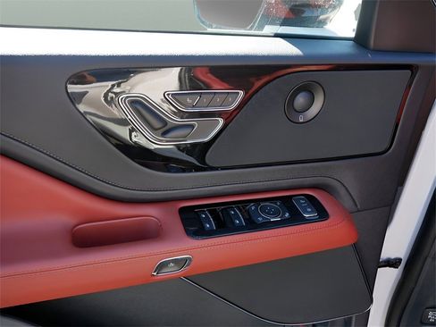 Used 2025 Lincoln Aviator Reserve w/ Illumination Package image 16